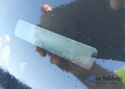 2000 Lincoln Town Car Executive z USA, uszkodzony, nr VIN 1LNHM81W2YY864825